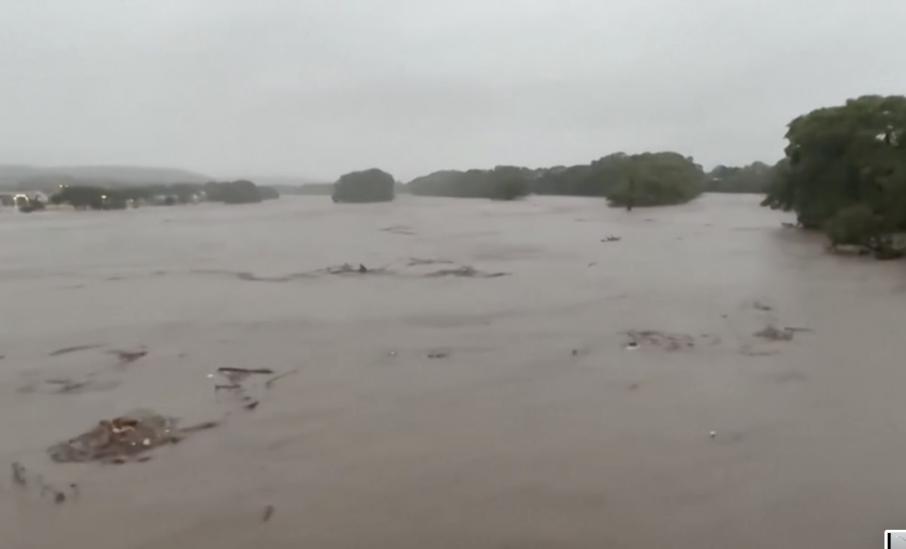 टेक्सासको बिनासकारी बाढीमा परि मृत्यु हुनेको संख्या ५२ पुग्यो, बेपत्ताहरुको खोजी जारी